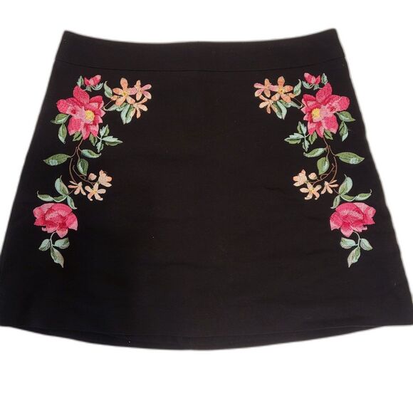Express Dresses & Skirts - Express Women's Floral Embroidered Straight Pencil Mini Skirt Size 6 Black